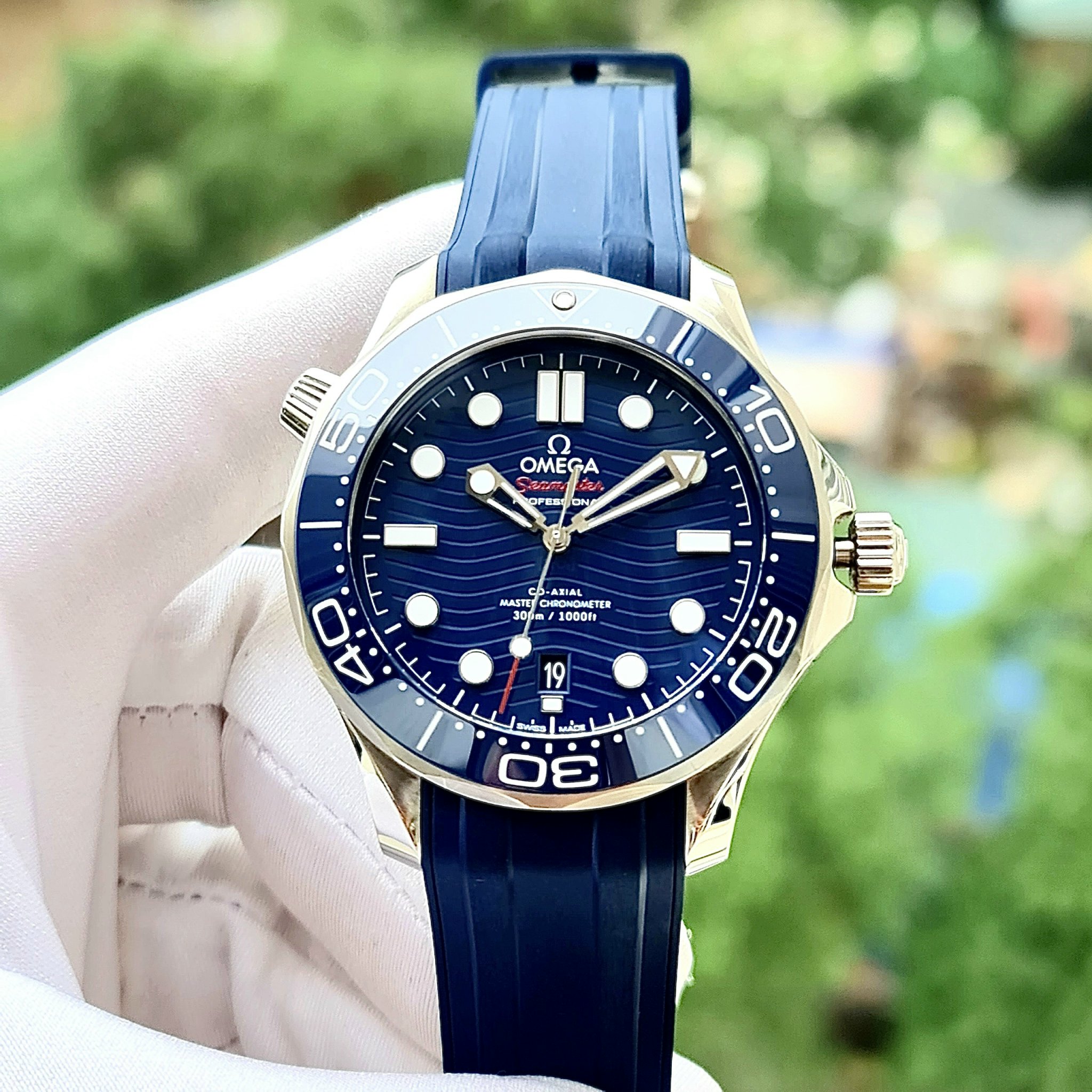 Omega Seamaster Diver 300 Blue 210.32.42.20.03.001 21032422003001