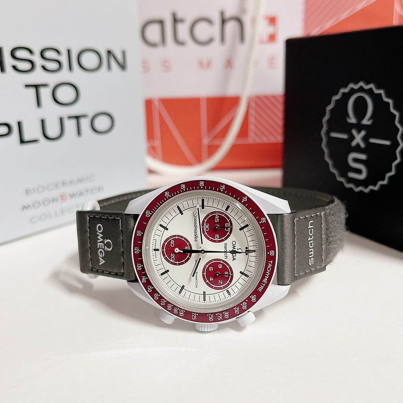 Omega MoonSwatch Mission to Pluto SO33M101