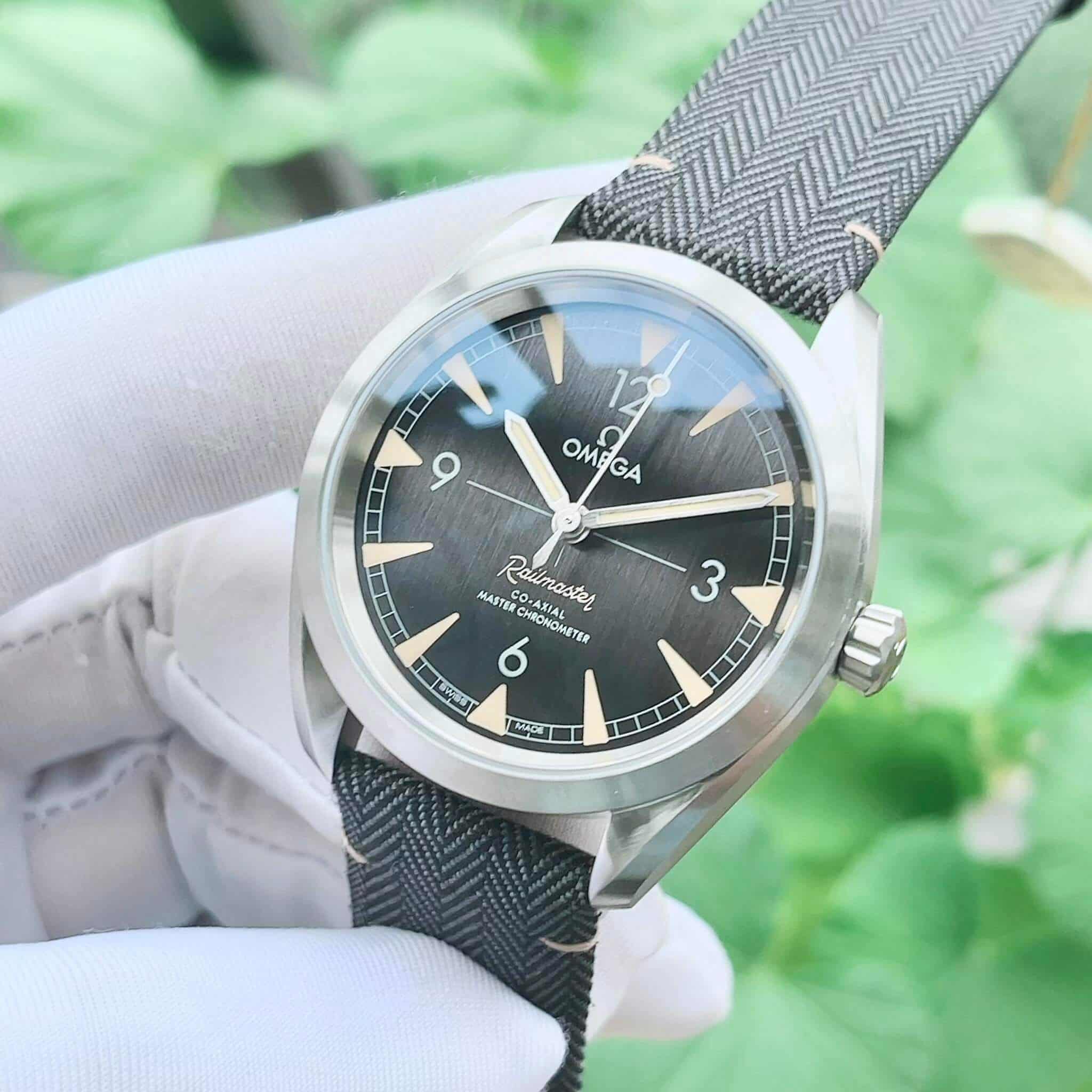 Omega railmaster outlet size